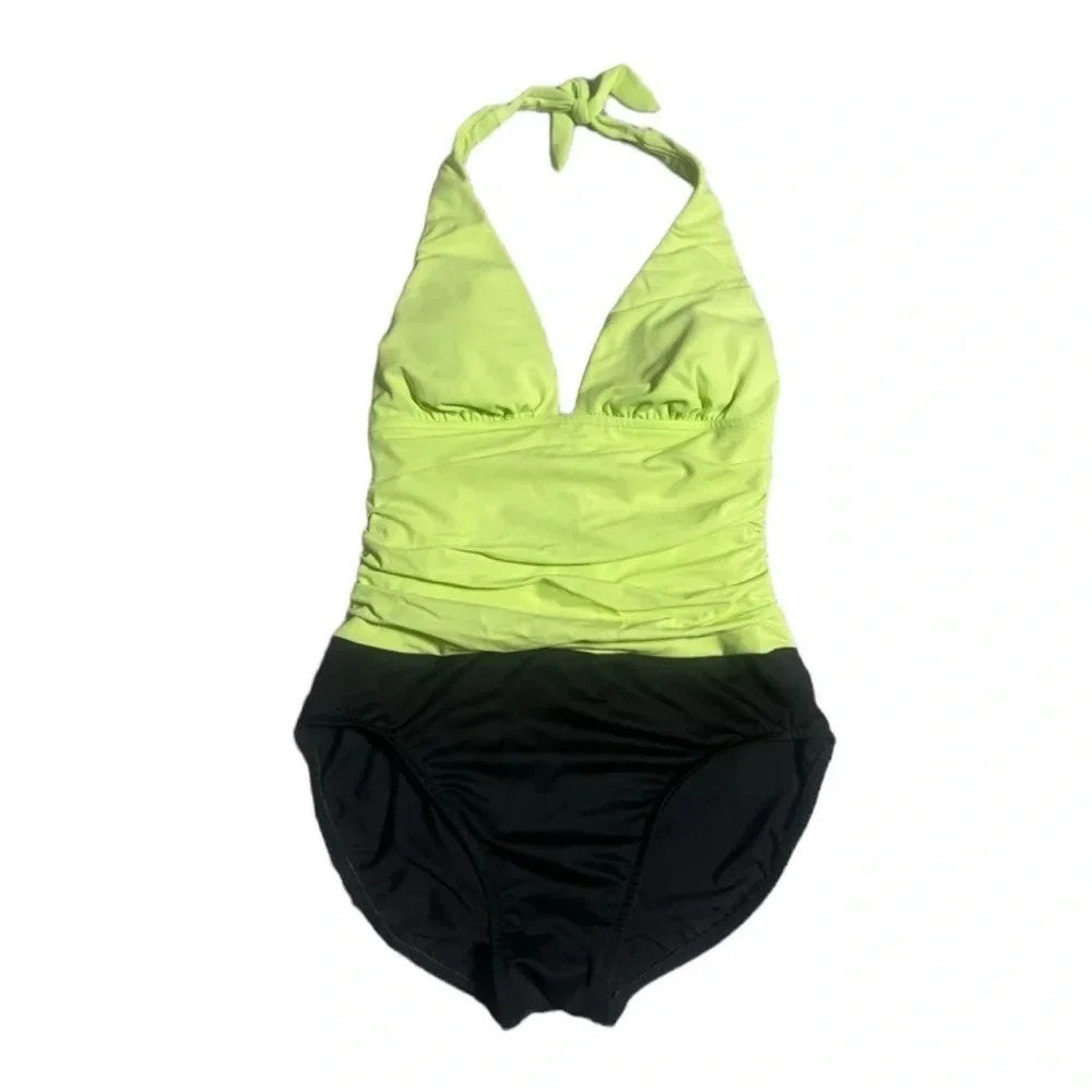 Women’s halter style miraclesuit size 8 in excellent condition